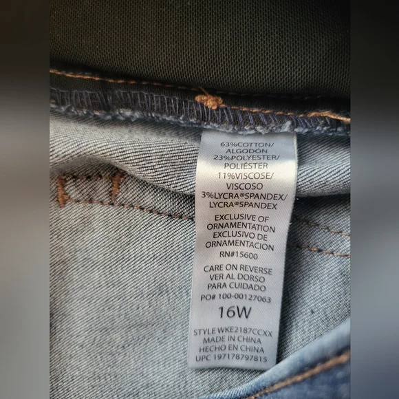 Democracy AB Solutions Distressed Blue Ankle Jeans, Size 16W - Picture 8 of 8